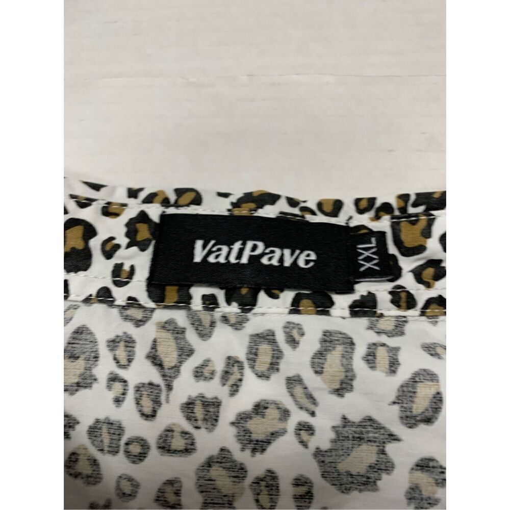 Cheetah Patterned Button Down Top - Picture 6 of 8